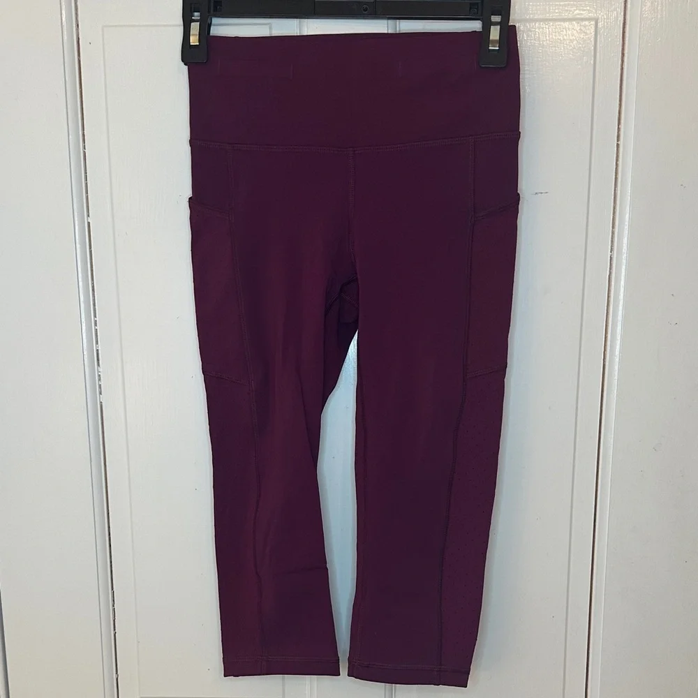 Lululemon Eggplant High-Waisted Cropped Leggings size 4‎ EUC